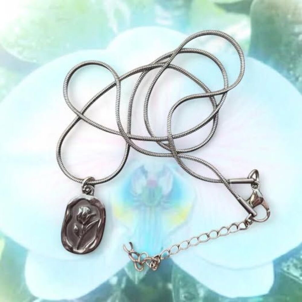silver rose necklace